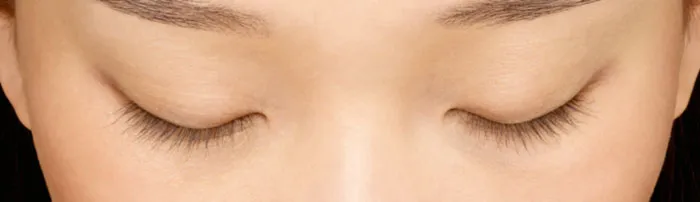 eyelashes